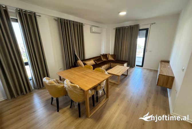 Shtepi me qera Apartament ne Tirane, 3+1, Mobilimi E mobiluar, Pagesa 1,050  Euro.