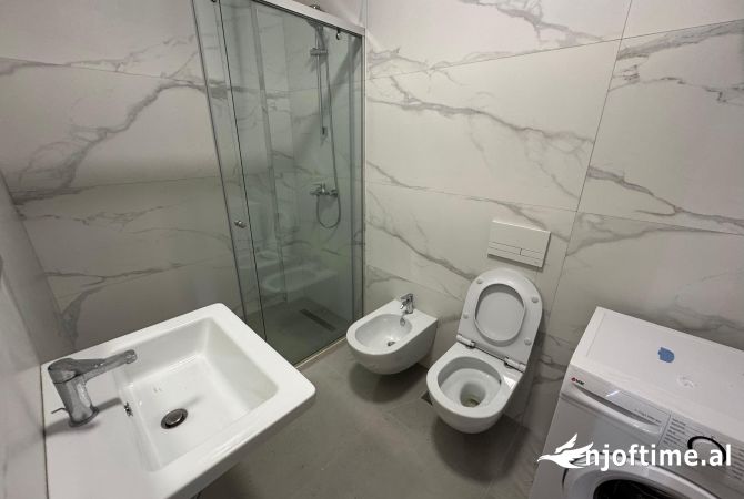 Shtepi me qera Apartament ne Tirane, 3+1, Mobilimi E mobiluar, Pagesa 1,100  Euro.