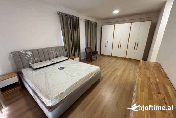Shtepi me qera Apartament ne Tirane, 3+1, Mobilimi E mobiluar, Pagesa 1,100  Euro.