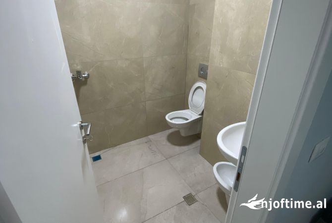 Shtepi me qera Apartament ne Tirane, 2+1, Mobilimi E mobiluar, Pagesa 700  Euro.