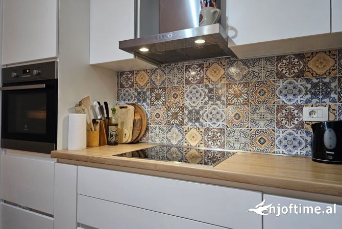 Shtepi ne shitje Apartament ne Tirane, 3+1, Mobilimi E mobiluar, Pagesa 350,000  Euro.