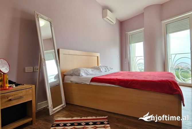 Shtepi ne shitje Apartament ne Tirane, 3+1, Mobilimi E mobiluar, Pagesa 350,000  Euro.