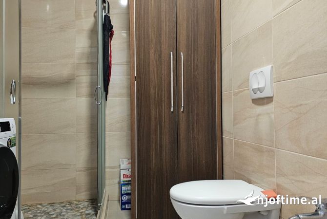 Shtepi ne shitje Apartament ne Tirane, 3+1, Mobilimi E mobiluar, Pagesa 350,000  Euro.