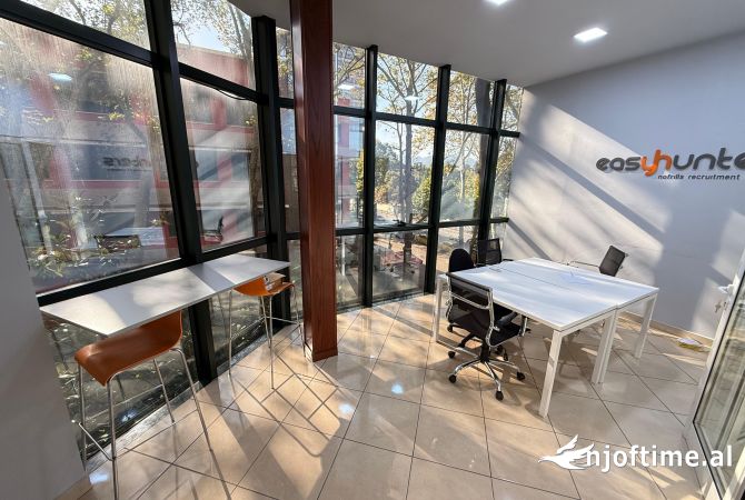 Jept me qera ambient Zyrash e pershtatur per cdo lloj zyre  📍rtsh , padam , 1500 euro 