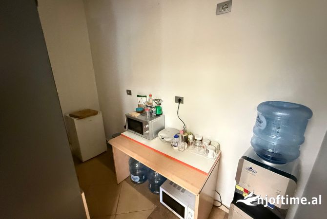 Ambient biznesi me qera 3+1 ne Tirane - 1,500 Euro