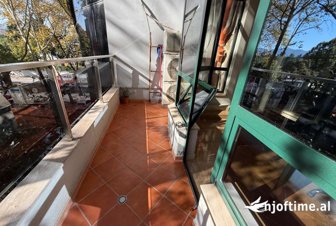 Jept me qera ambient Zyrash e pershtatur per cdo lloj zyre  📍rtsh , padam , 1500 euro 