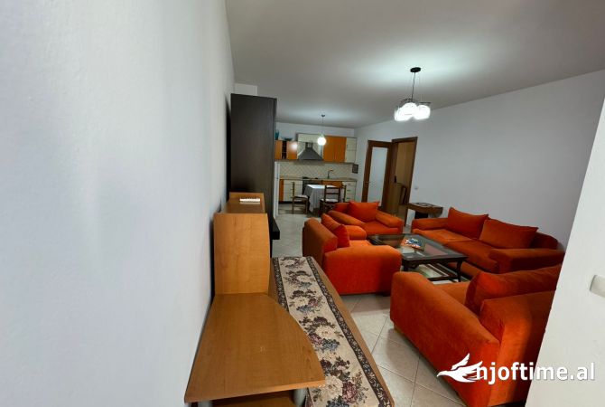 Shtepi me qera Apartament ne Tirane, 2+1, Mobilimi E mobiluar, Pagesa 650  Euro.