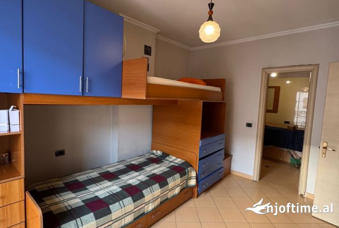 Shtepi ne shitje Apartament ne Tirane, 2+1, Mobilimi E mobiluar, Pagesa 115,000  Euro.