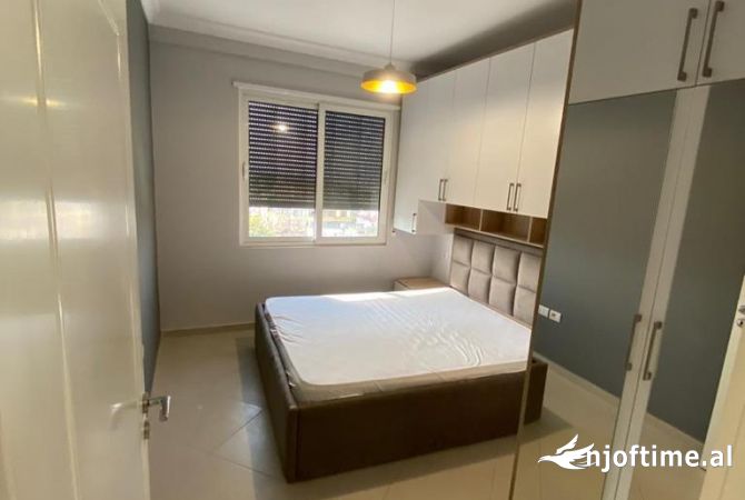 Shtepi me qera Apartament ne Tirane, 2+1, Mobilimi E mobiluar, Pagesa 700  Euro.