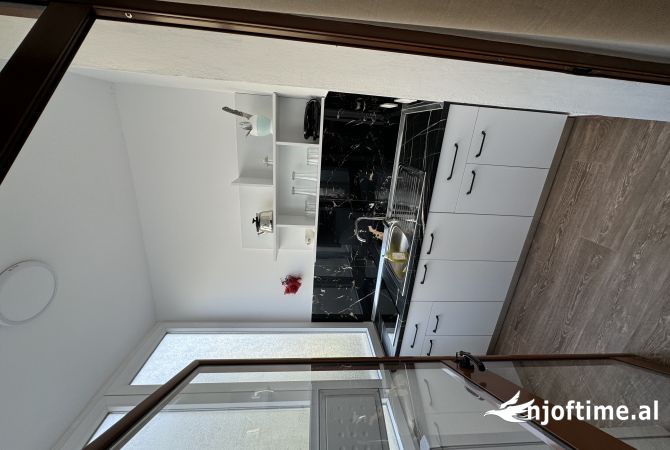 Shtepi me qera Apartament ne Tirane, Garsoniere, Mobilimi E mobiluar, Pagesa 500  Euro.