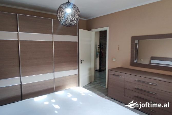 Shtepi me qera Apartament ne Tirane, 1+1, Mobilimi E mobiluar, Pagesa 550  Euro.