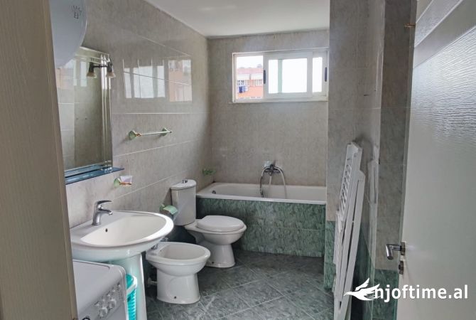 Shtepi me qera Apartament ne Tirane, 1+1, Mobilimi E mobiluar, Pagesa 550  Euro.