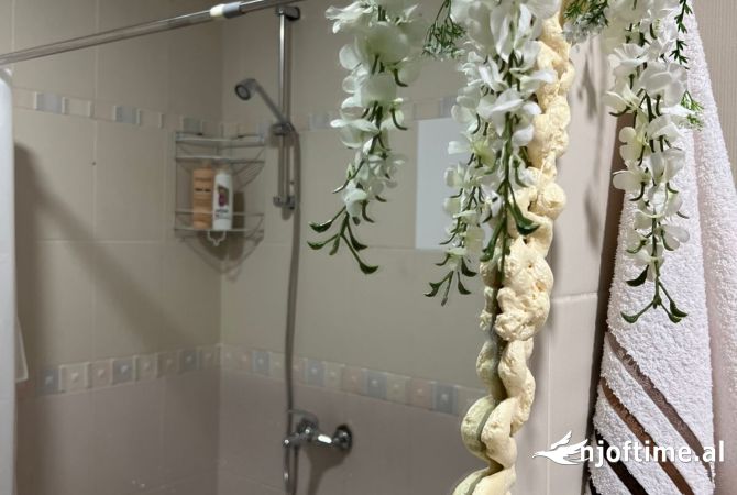 Shtepi me qera Apartament ne Tirane, 2+1, Mobilimi E mobiluar, Pagesa 65,000  Leke.