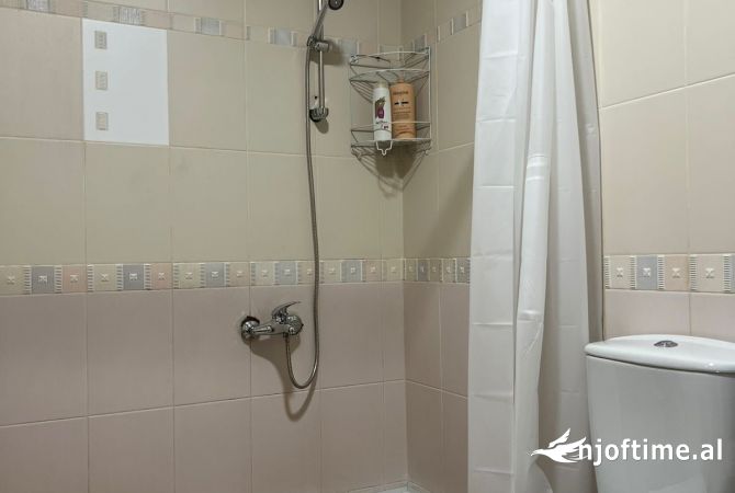 Shtepi me qera Apartament ne Tirane, 2+1, Mobilimi E mobiluar, Pagesa 65,000  Leke.