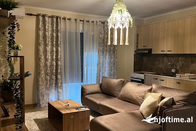 Shtepi me qera 2+1 ne Tirane - 65,000 Leke