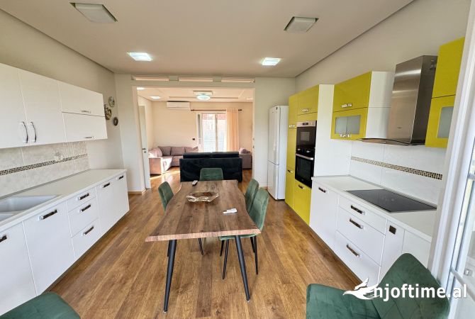 Shtepi me qera Vila Luksoze ne Tirane, 5+1, Mobilimi E mobiluar, Pagesa 2,000  Euro.