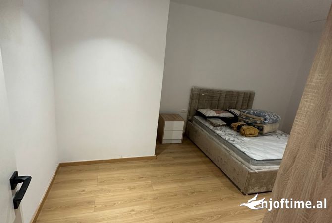 Shtepi me qera Apartament ne Tirane, 1+1, Mobilimi E mobiluar, Pagesa 65,000  Leke.