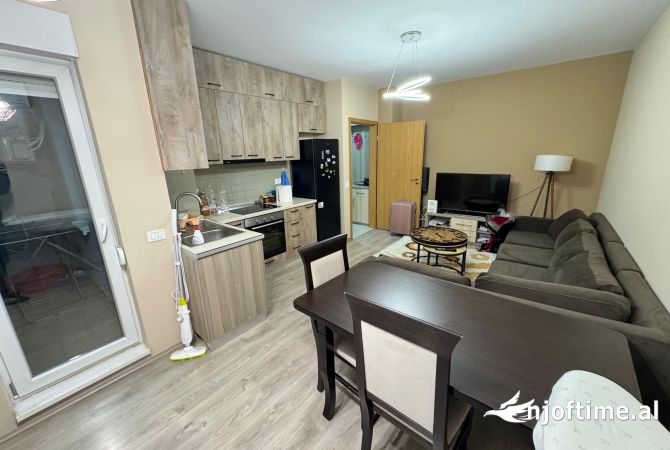 Shtepi me qera Apartament ne Tirane, 1+1, Mobilimi E mobiluar, Pagesa 60,000  Leke.