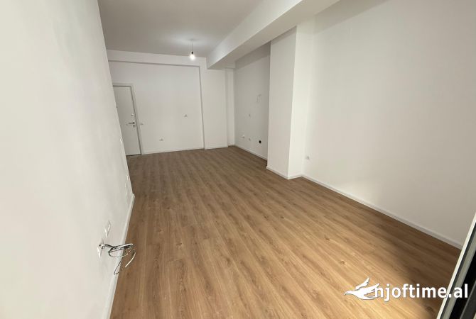 Shtepi ne shitje Apartament ne Tirane, 1+1, Mobilimi Bosh, pa mobiluar, Pagesa 85,000  Euro.