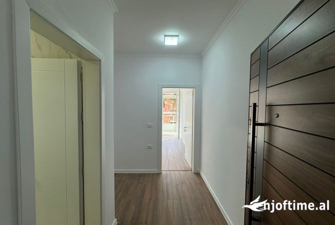 Shtepi ne shitje Apartament ne Tirane, 1+1, Mobilimi Bosh, pa mobiluar, Pagesa 119,000  Euro.