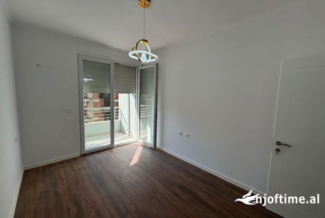 Shtepi ne shitje Apartament ne Tirane, 1+1, Mobilimi Bosh, pa mobiluar, Pagesa 119,000  Euro.