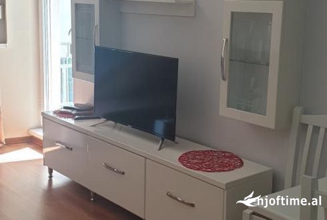 Shtepi me qera Apartament ne Tirane, 2+1, Mobilimi E mobiluar, Pagesa 700  Euro.
