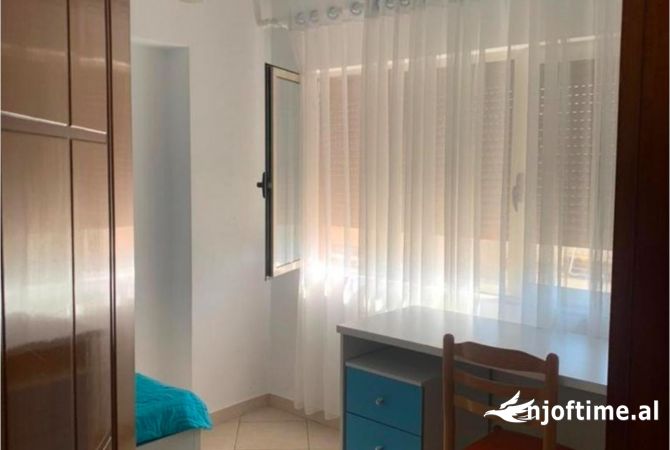 Shtepi me qera Apartament ne Tirane, 2+1, Mobilimi E mobiluar, Pagesa 750  Euro.