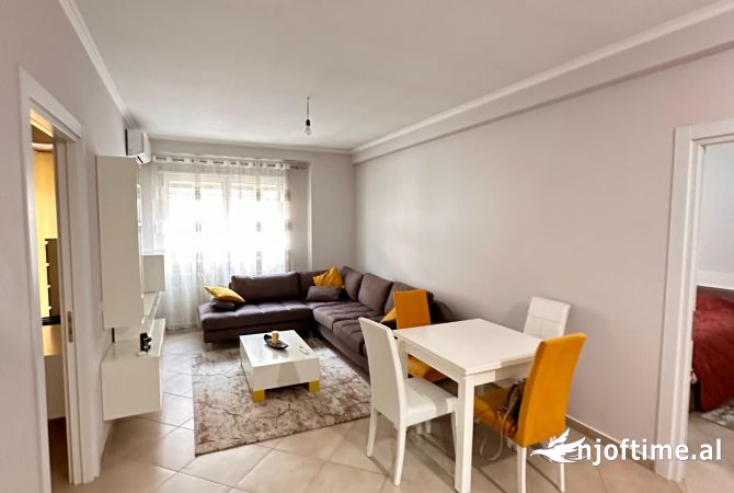 Shtepi me qera Apartament ne Tirane, 2+1, Mobilimi E mobiluar, Pagesa 700  Euro.