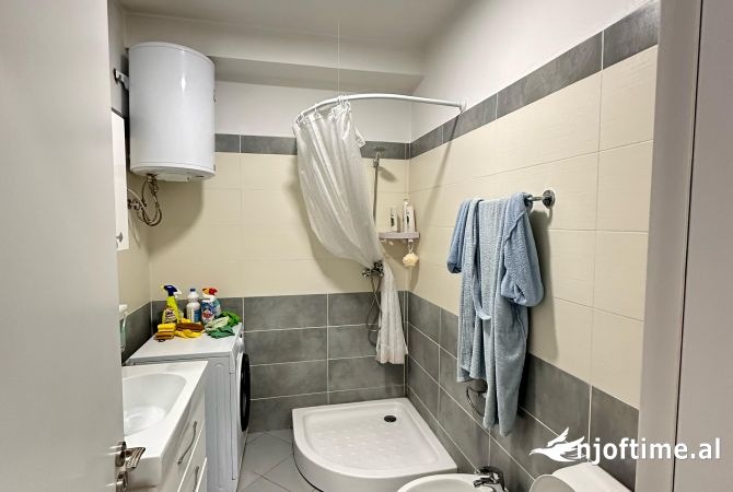 Shtepi me qera Apartament ne Tirane, 2+1, Mobilimi E mobiluar, Pagesa 700  Euro.