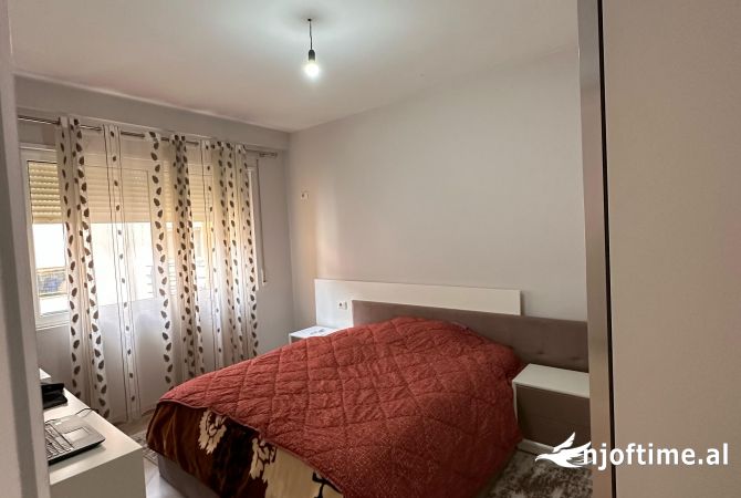 Shtepi me qera Apartament ne Tirane, 2+1, Mobilimi E mobiluar, Pagesa 700  Euro.