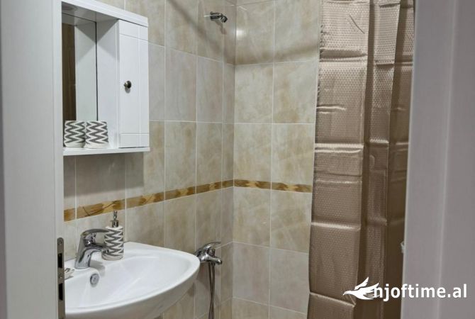 Shtepi me qera Apartament ne Tirane, 2+1, Mobilimi E mobiluar, Pagesa 600  Euro.