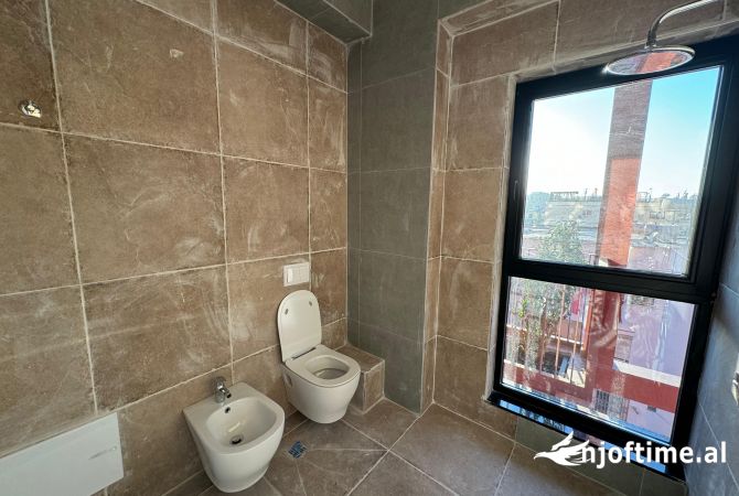 📣 QERA Ambient Biznesi , Apartament 2+1 Me 2 Tualete  📍 Garden Building Tirana , Prane 21-Dhjetori