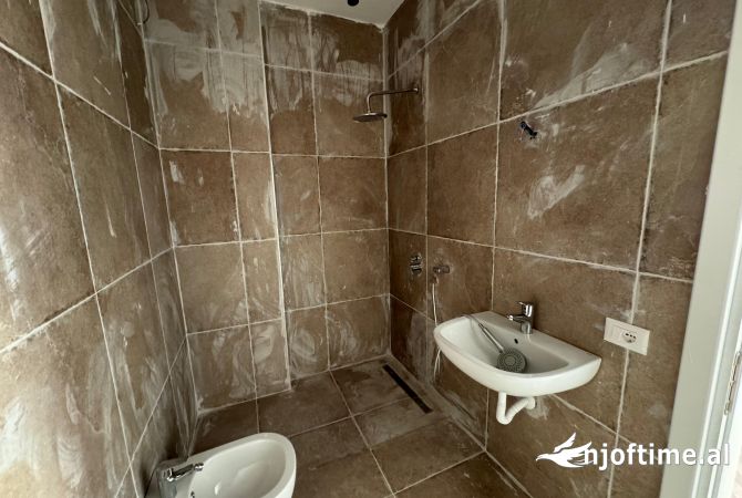 📣 QERA Ambient Biznesi , Apartament 2+1 Me 2 Tualete  📍 Garden Building Tirana , Prane 21-Dhjetori