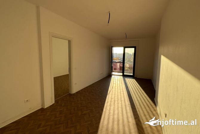 Ambient biznesi me qera 3+1 ne Tirane - 1,200 Euro