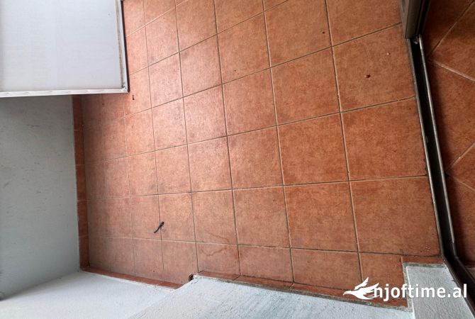 Shtepi ne shitje Apartament ne Tirane, 2+1, Mobilimi Bosh, pa mobiluar, Pagesa 120,000  Euro.