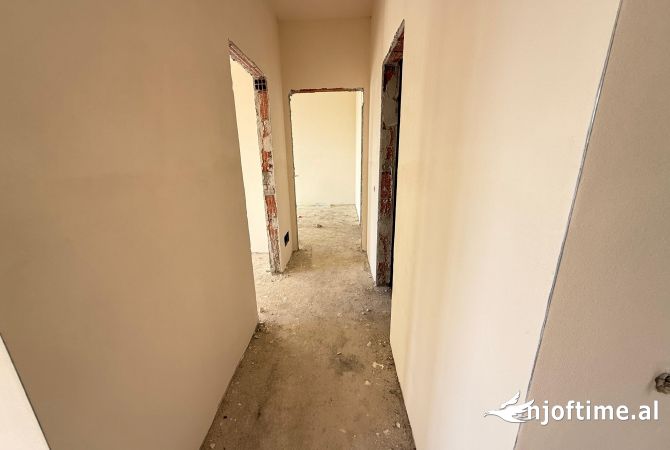 Shtepi ne shitje Apartament ne Tirane, 2+1, Mobilimi Bosh, pa mobiluar, Pagesa 138,180  Euro.