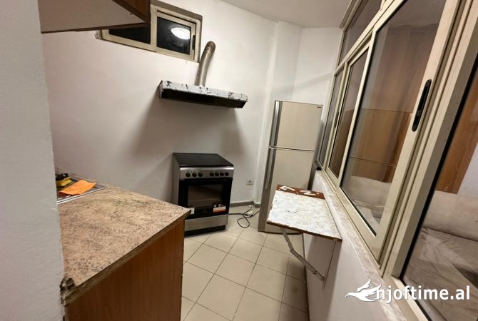 Shtepi me qera Apartament ne Tirane, 1+1, Mobilimi E mobiluar, Pagesa 450  Euro.