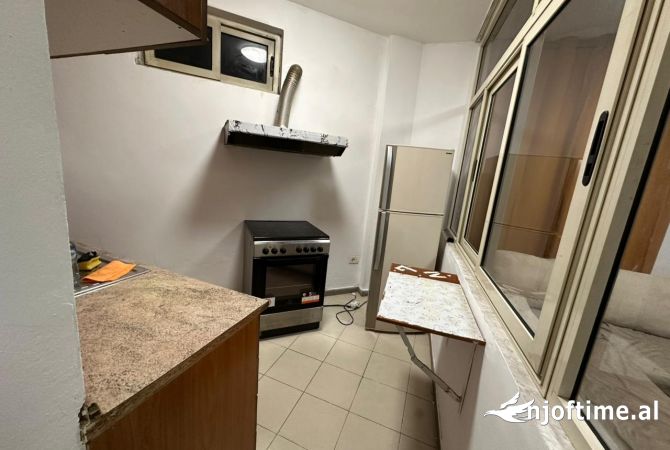 Shtepi me qera Apartament ne Tirane, 1+1, Mobilimi E mobiluar, Pagesa 450  Euro.