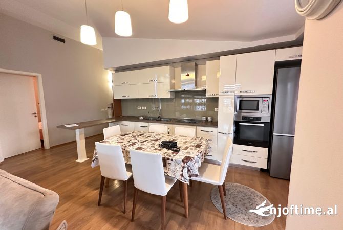 Shtepi me qera Apartament ne Tirane, 4+1, Mobilimi E mobiluar, Pagesa 100,000  Leke.