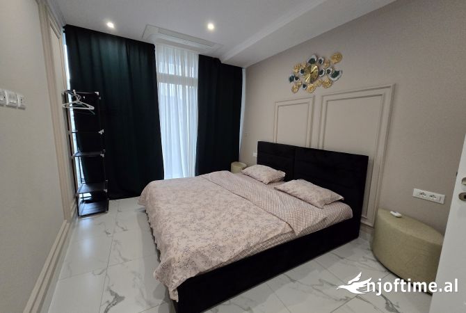 Shtepi me qera Apartament ne Tirane, 2+1, Mobilimi E mobiluar, Pagesa 2,000  Euro.