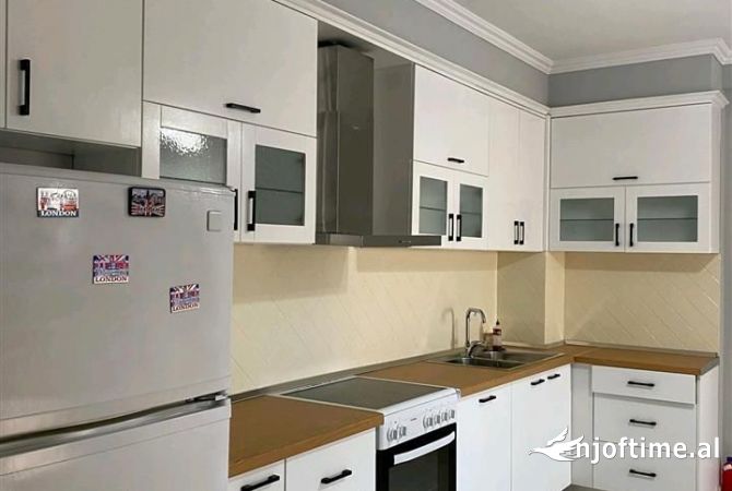 Shtepi me qera Apartament ne Tirane, 2+1, Mobilimi E mobiluar, Pagesa 700  Euro.