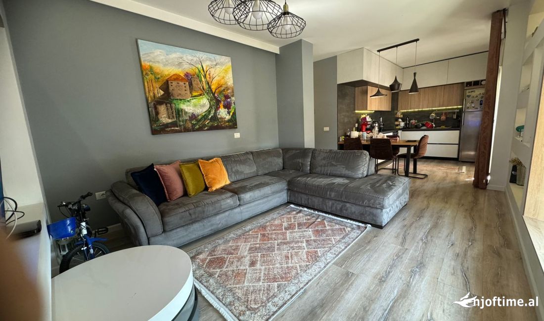 Shtepi ne shitje Apartament ne Tirane, 2+1, Mobilimi E mobiluar, Pagesa 206,000  Euro.