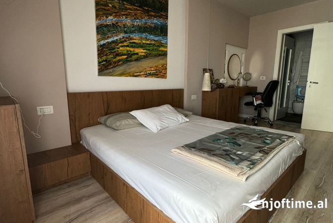 Shtepi ne shitje Apartament ne Tirane, 2+1, Mobilimi E mobiluar, Pagesa 206,000  Euro.