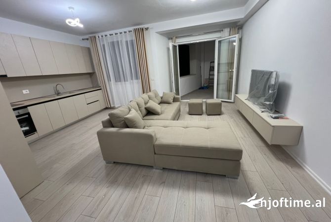 Shtepi me qera Apartament ne Tirane, 2+1, Mobilimi E mobiluar, Pagesa 650  Euro.