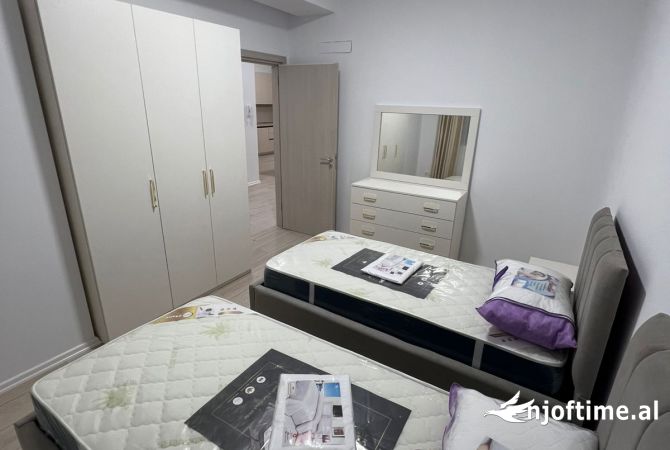 Shtepi me qera Apartament ne Tirane, 2+1, Mobilimi E mobiluar, Pagesa 650  Euro.