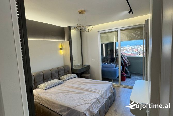 Shtepi ne shitje Apartament ne Tirane, 1+1, Mobilimi E mobiluar, Pagesa 160,000  Euro.