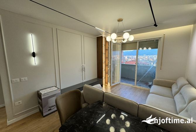 Shtepi ne shitje Apartament ne Tirane, 1+1, Mobilimi E mobiluar, Pagesa 160,000  Euro.