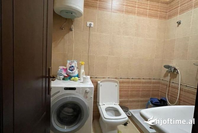 Shtepi ne shitje Apartament ne Tirane, 3+1, Mobilimi E mobiluar, Pagesa 245,000  Euro.