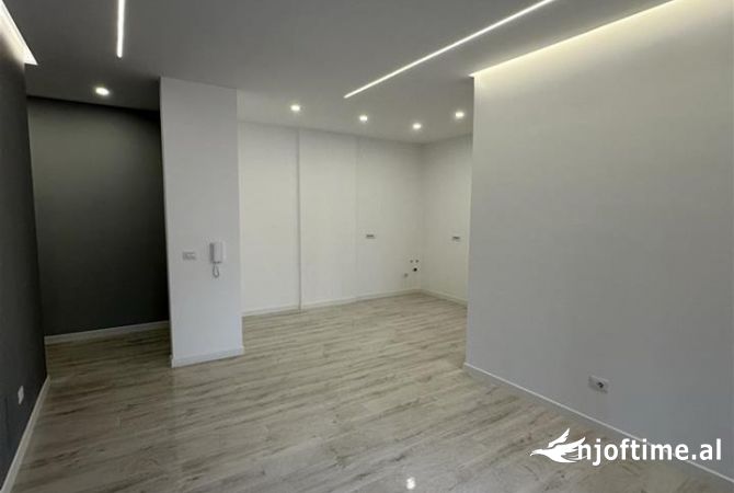 Shtepi ne shitje Apartament ne Tirane, 2+1, Mobilimi E mobiluar, Pagesa 240,000  Euro.