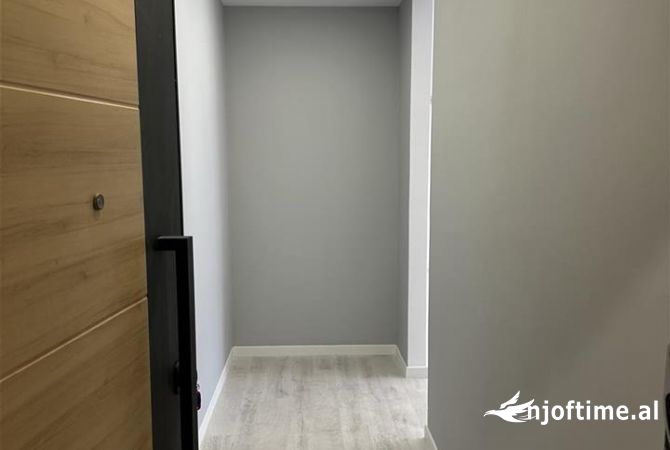 Shtepi ne shitje Apartament ne Tirane, 2+1, Mobilimi E mobiluar, Pagesa 240,000  Euro.
